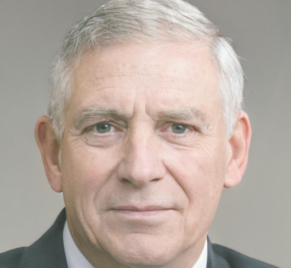 Program director and lead instructor with extensive financial analysis background